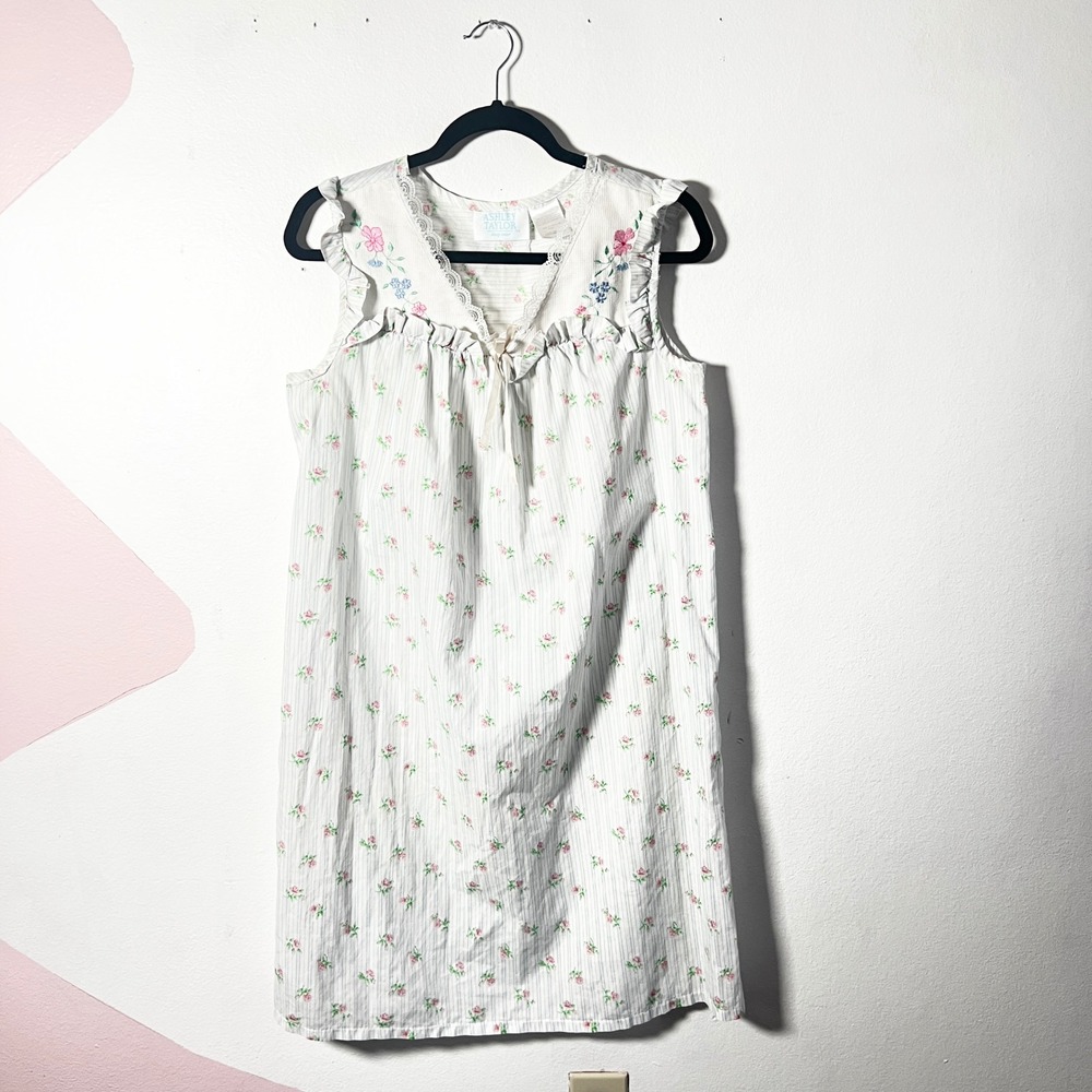 Vintage 1990s Nightgown Sz Small White Floral Lace Tradwife Granny